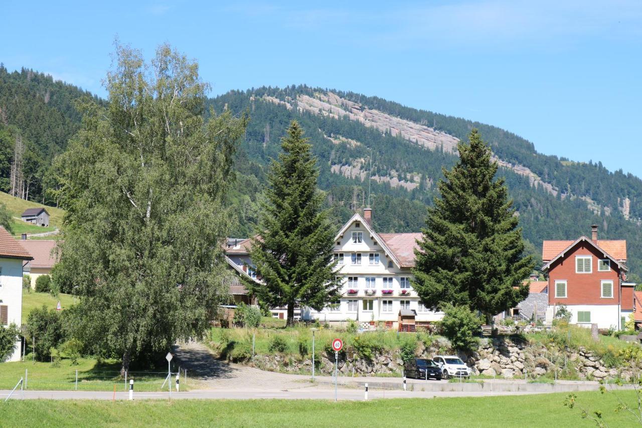Schlafen Im Sternen Ennetbuehl Bed & Breakfast Nesslau Exterior foto